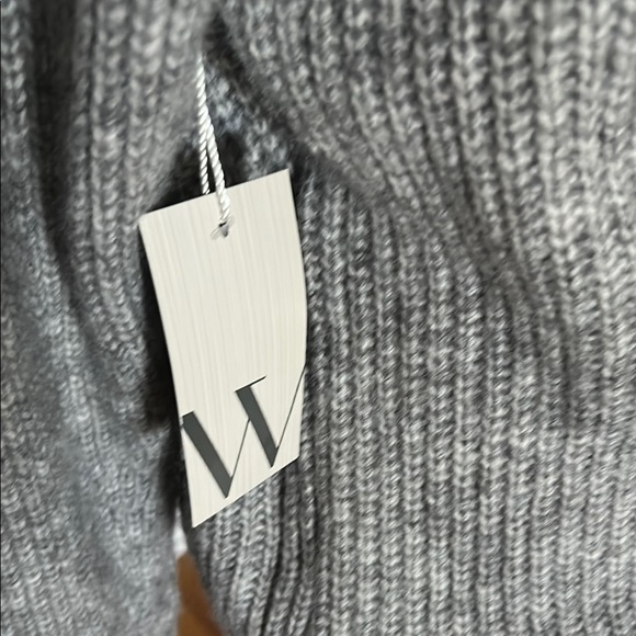 NEW 🆕 
Cozy Gray Sweater - Picture 2 of 3